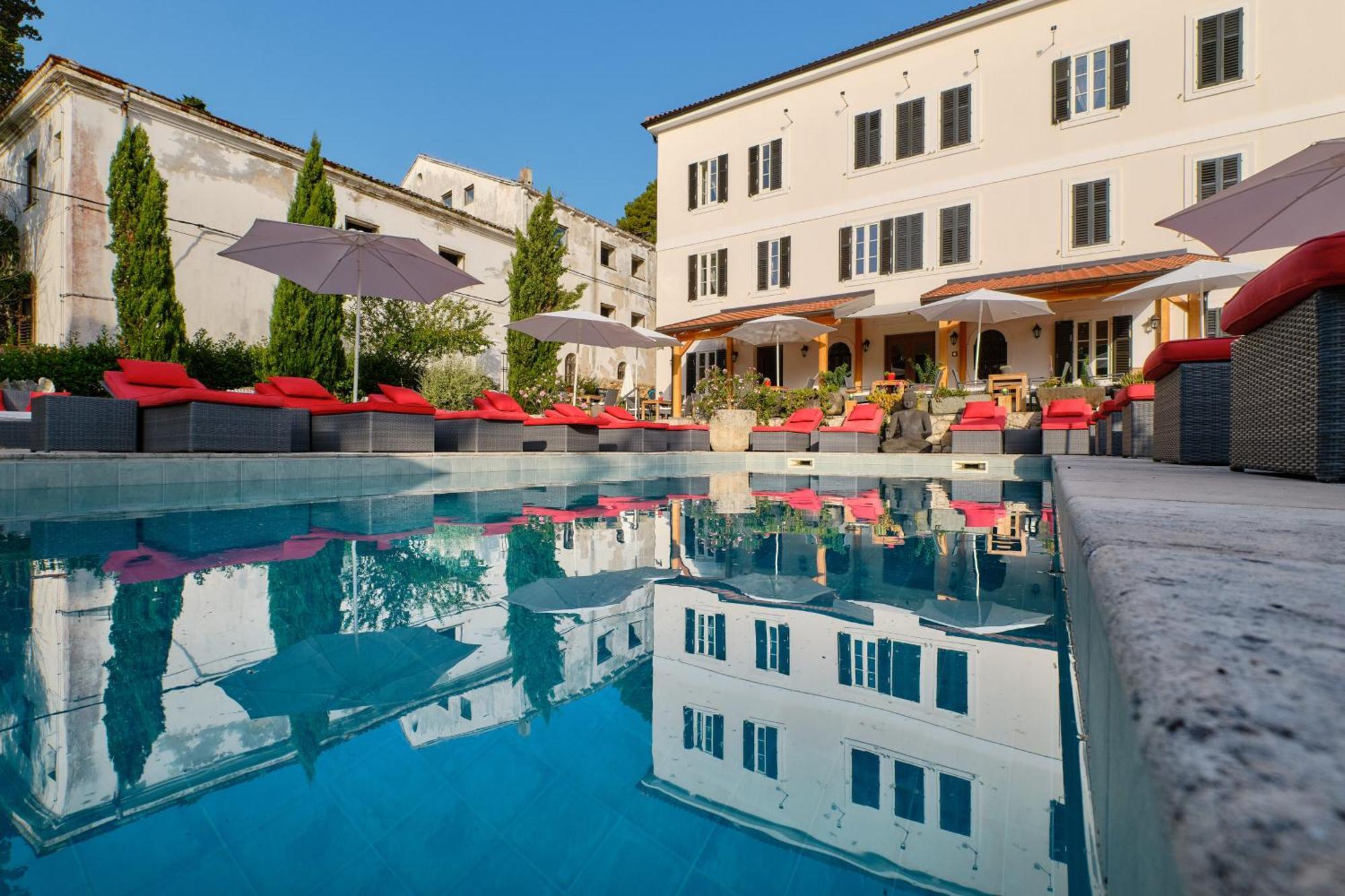 וולי לוסיניי Dolphin Suites מראה חיצוני תמונה